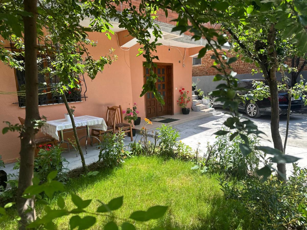 Guri Guest House โปกราเดซ ภายนอก รูปภาพ