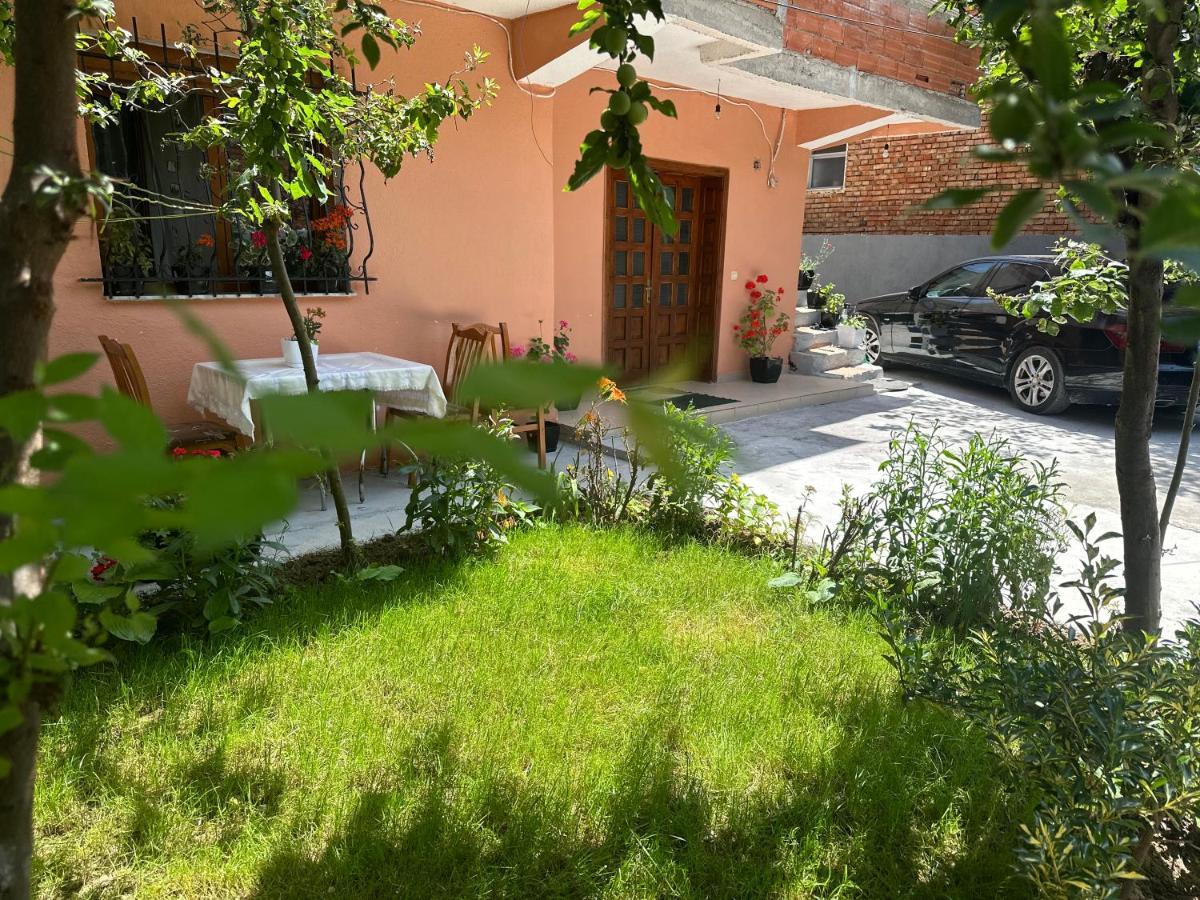 Guri Guest House โปกราเดซ ภายนอก รูปภาพ