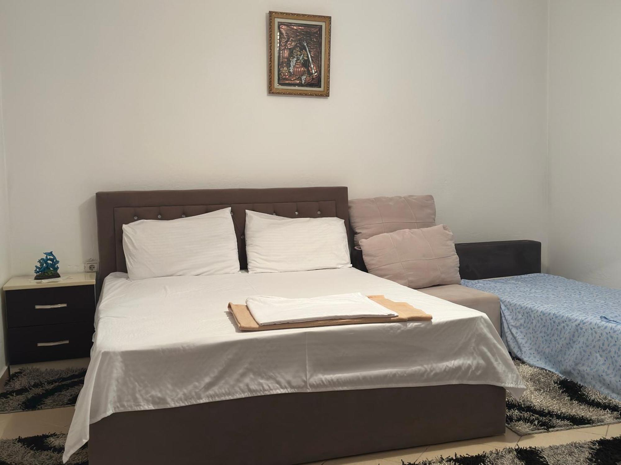 Guri Guest House โปกราเดซ ภายนอก รูปภาพ